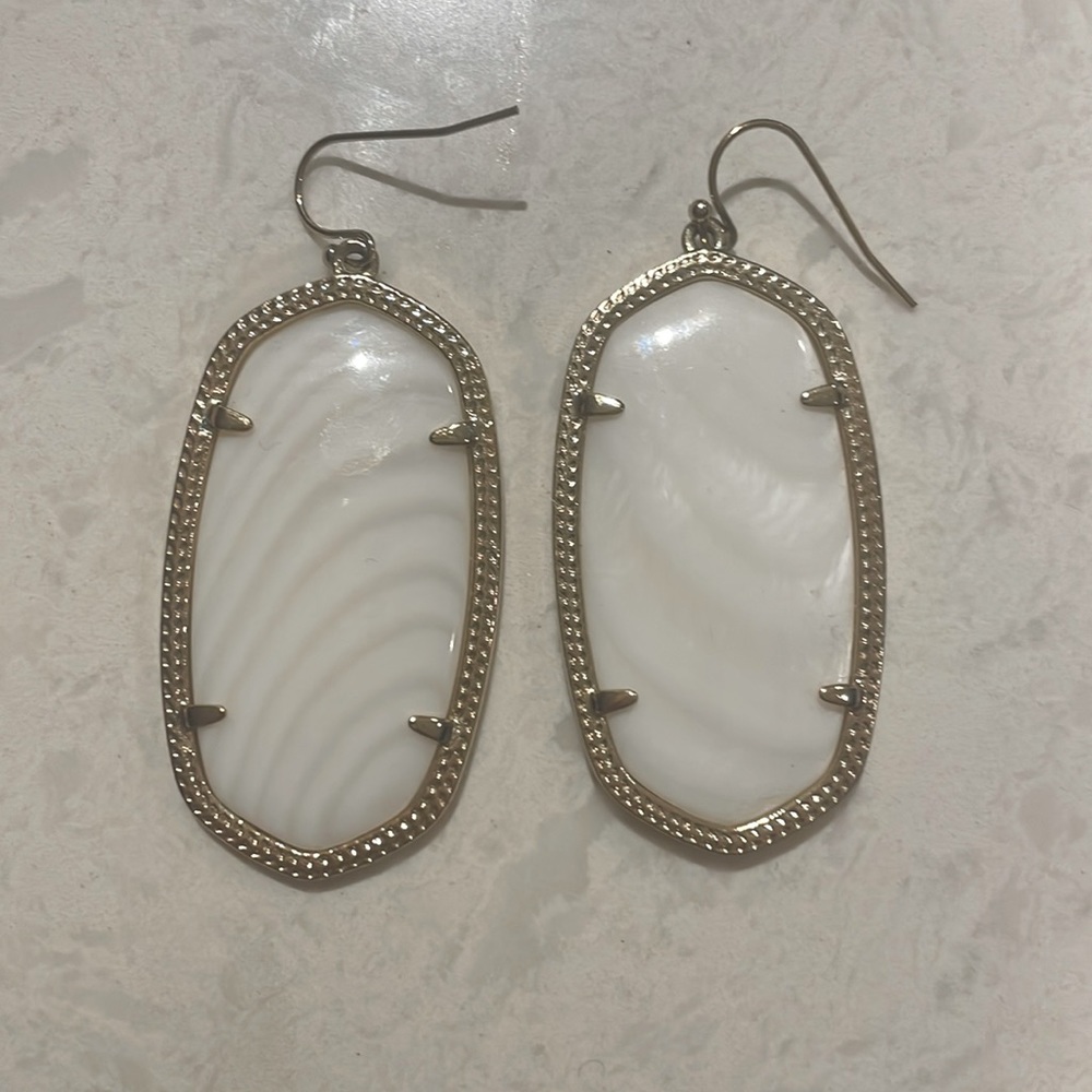 Kendra Scott Elle Gold and White Drop Earrings